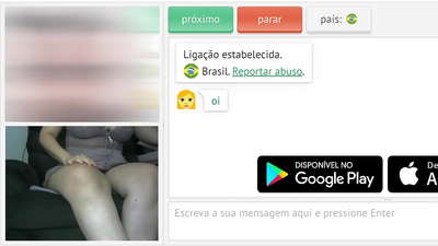 Este căsătorită și își deschide păsărica în fața străinilor.