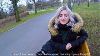 Înghite sperma fierbinte a unui străin pentru bani - muie în parc de Eva Elfie